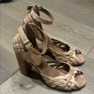 Raphaella Booz / Anthropologie Tan Heeled Sandals sz9